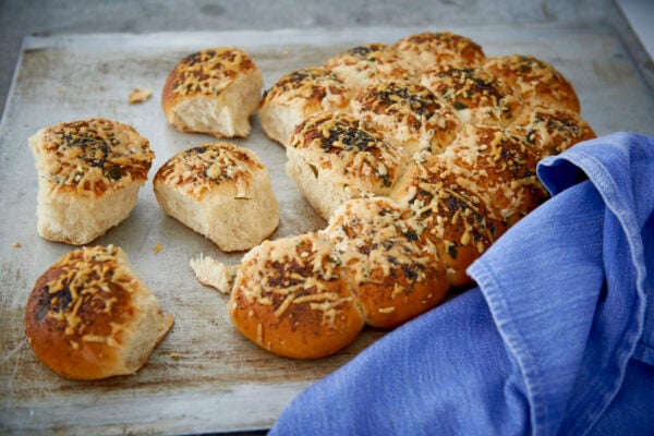 Brytbröd med oregano och parmesan