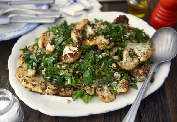 Ugnsrostad blomkål med kapris- & olivtapenade