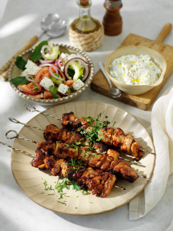Grillade kycklingspett med tzatziki