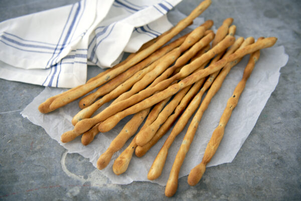 Grissini med svarta oliver