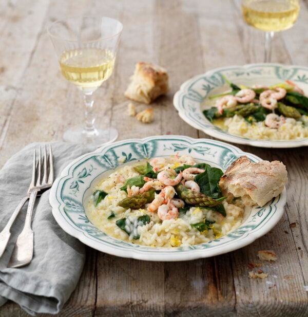 Risotto med grön sparris, räkor och spenat