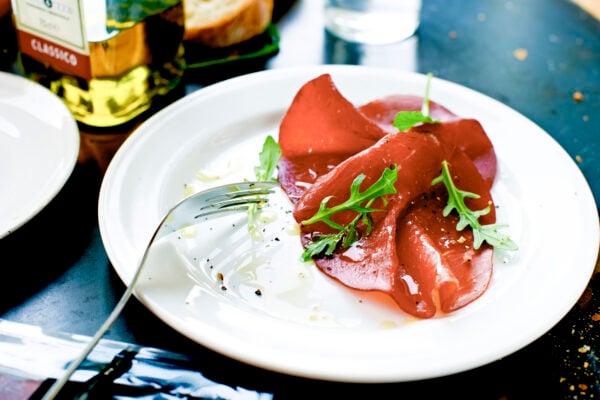 Bresaola med rucola och parmesan