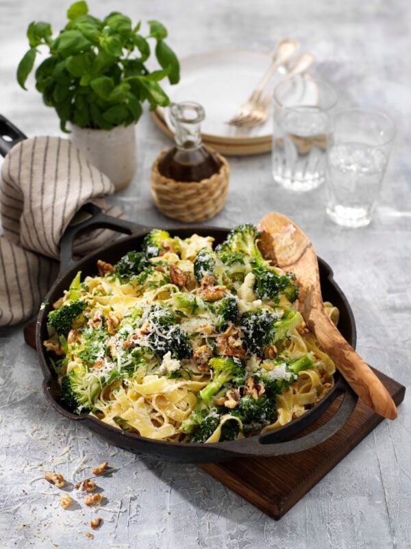Pasta Tagliatelle med tre sorters ost och valnötter