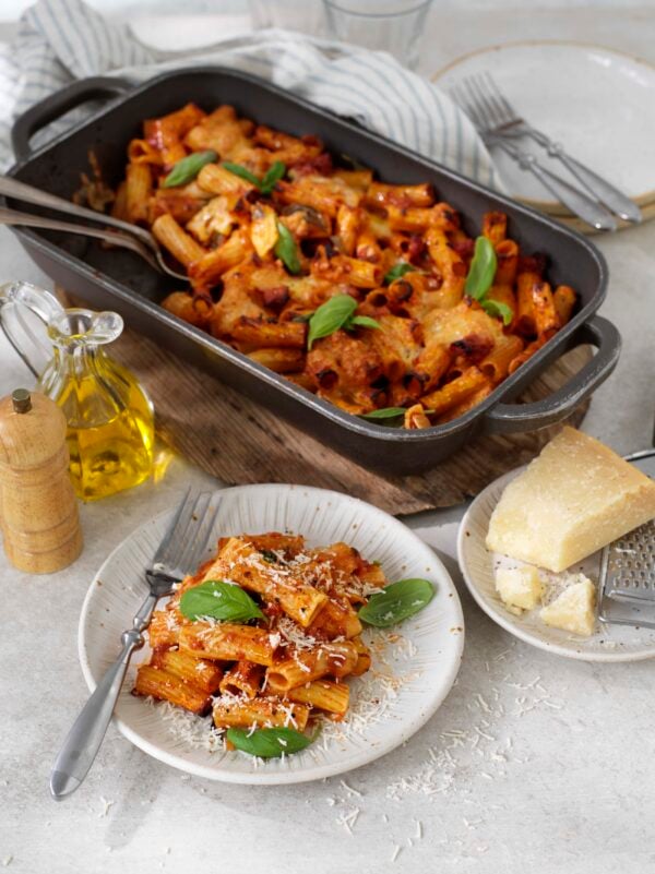 Pastagratäng med färsk salsiccia