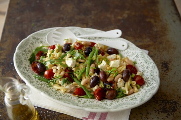 Pastasallad Sorrentina med balsamicostekta tomater