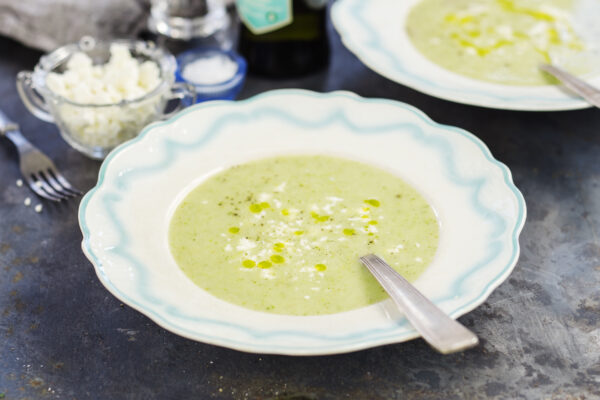 Soppa på vita bönor och broccoli med fetaost