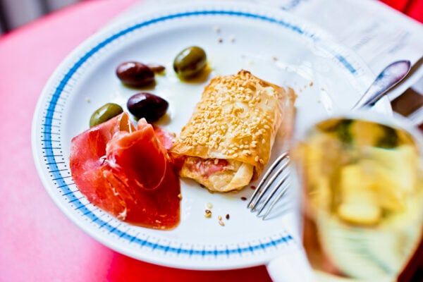 Filodegsknyten med halloumi och grillad paprika