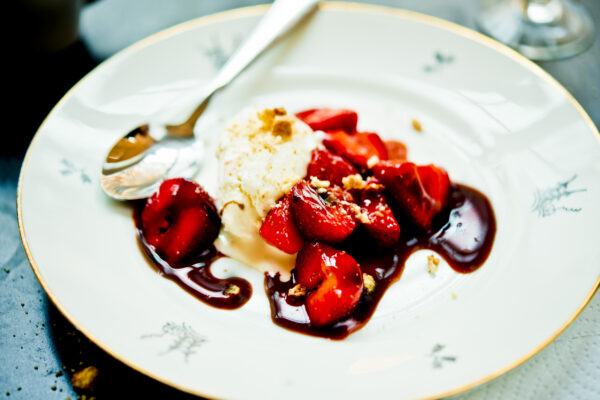 Marinerade jordgubbar i balsamvinäger