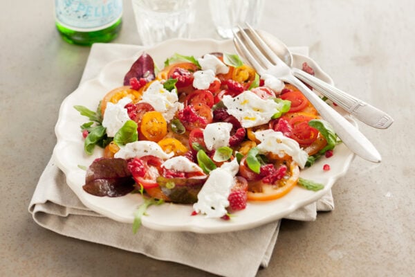 Tomatcarpaccio med burrata och hallon