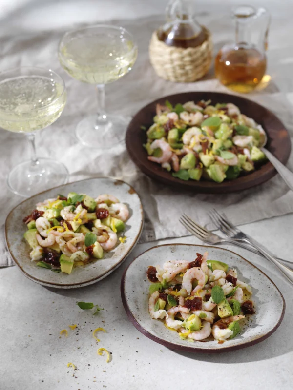 Avokado och räkor med tomatvinägrett