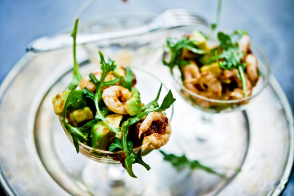 Avokado och räkor med tomatvinägrett