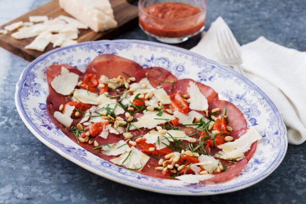 Bresaola med paprika och parmesan