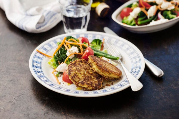 Kikärtsbiffar med grönsaker och mozzarella