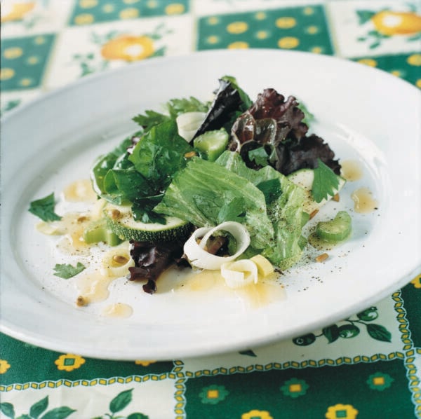 Krispig grönsallad med mangobalsamico