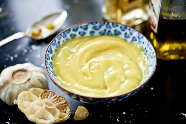Krämig dressing med rostad vitlök