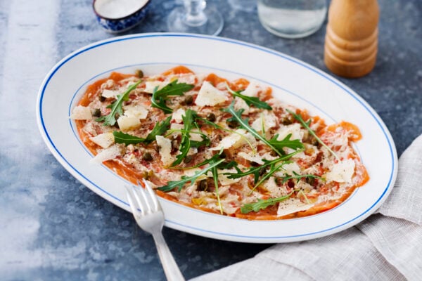 Laxcarpaccio med kronärtskockskräm