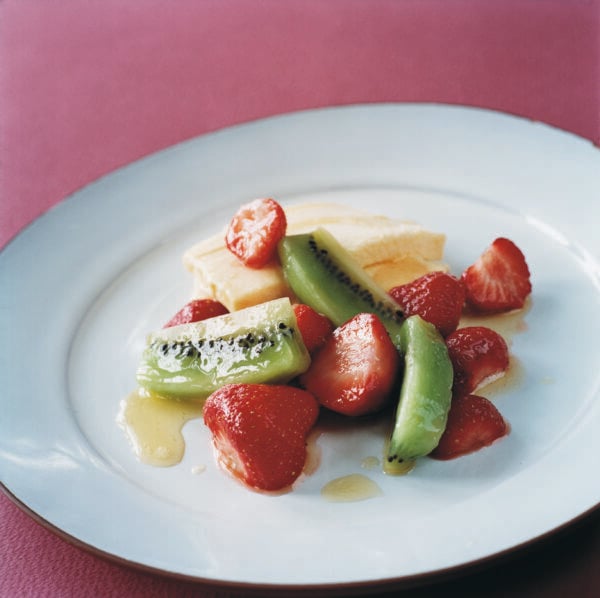 Marinerade frukter och bär med mangosås