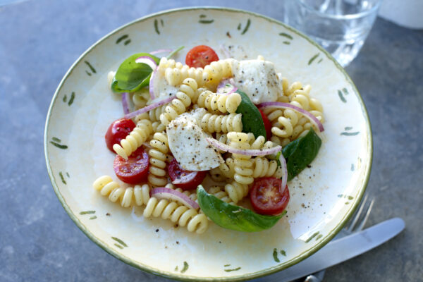 Pasta Fusilli med tomater och mozzarella