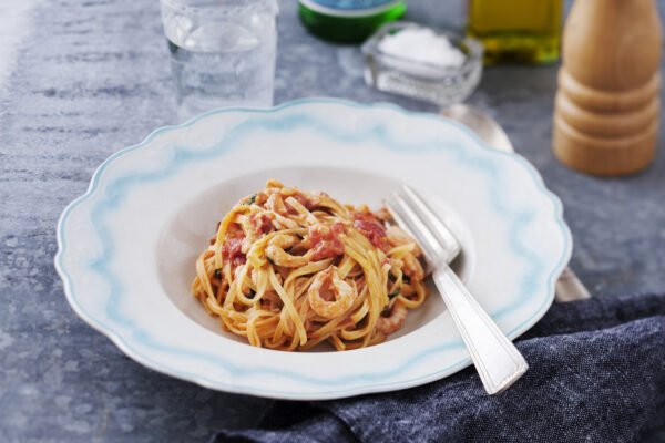 Pasta Linguine med räkor, citron och tomat