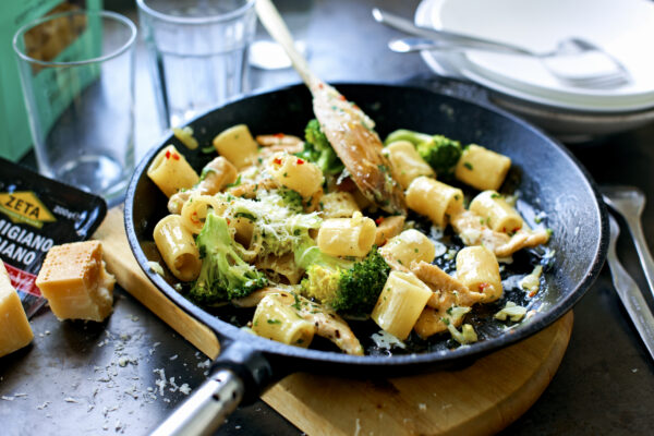 Pasta Mezze Maniche med kyckling och broccoli