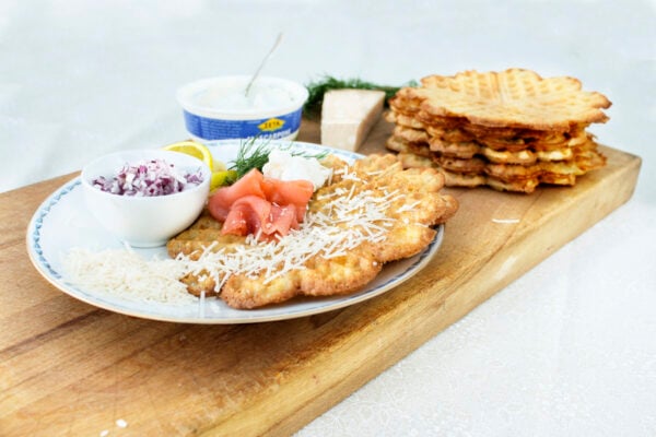 Våfflor med lax och parmesan