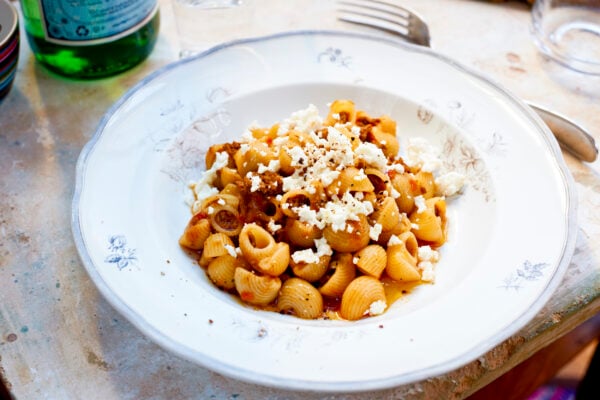 Pasta med köttfärssås och feta