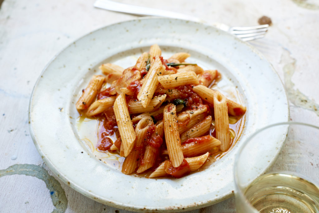 Recept från Zeta: Pennette Rigate med italiensk, fyllig tomatsås