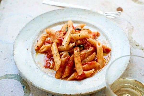Pasta Penne Rigate med italiensk, fyllig tomatsås