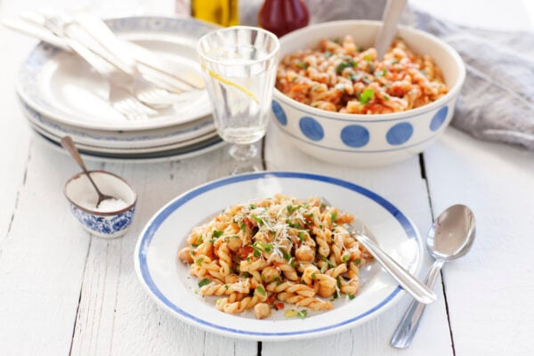 Pasta med kikärtor och tomat