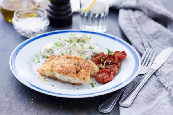 Olivpanerad torsk med blomkålspuré