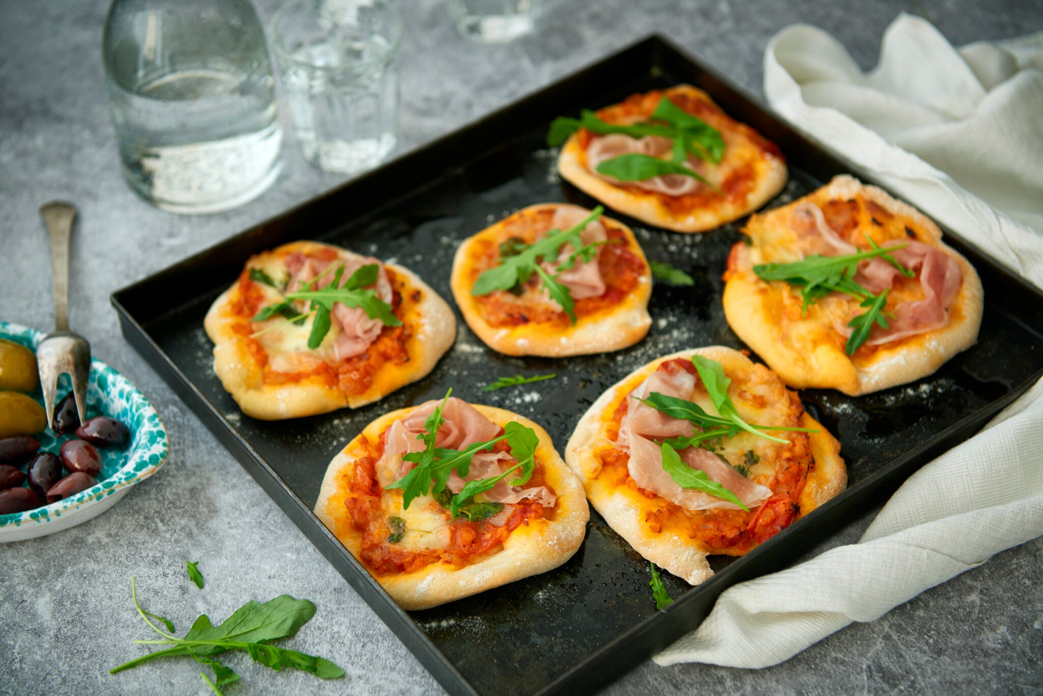 Italienska minipizzor med prosciutto crudo Recept Zeta
