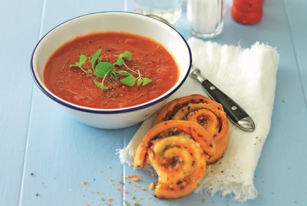 Tomatsoppa och pizzabullar
