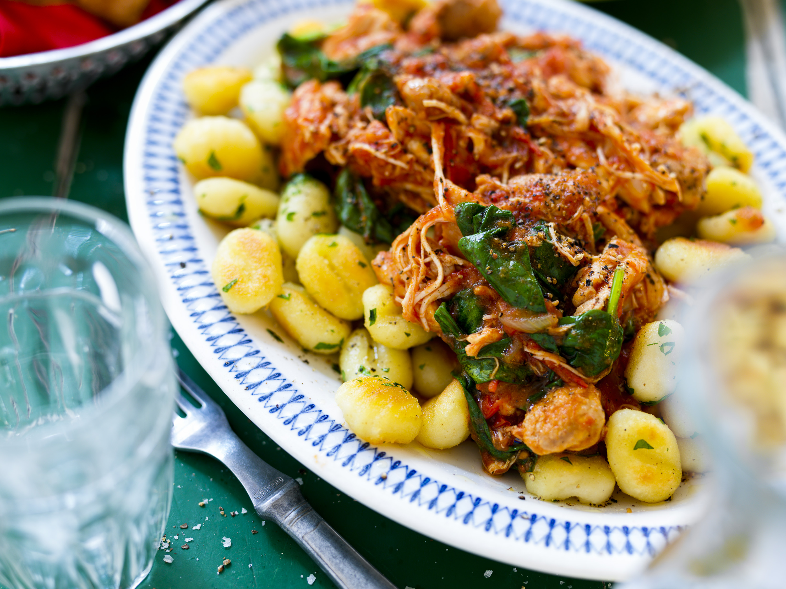 Stekt gnocchi med kyckling i tomatsås Recept Zeta