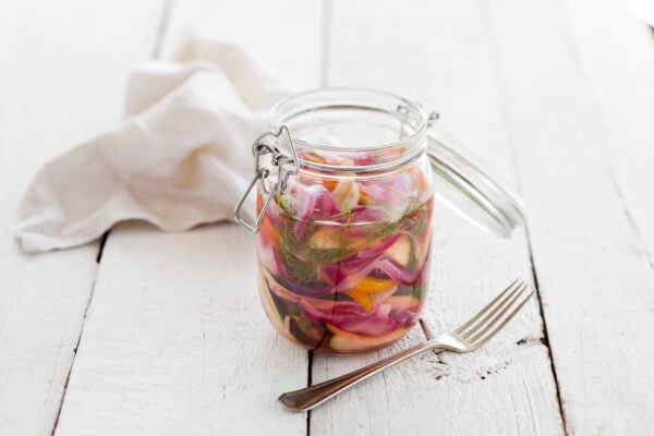 Picklade grönsaker med rosébalsamvinäger