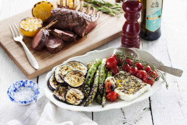 Lammracks med grillad fetaost och grönsaker