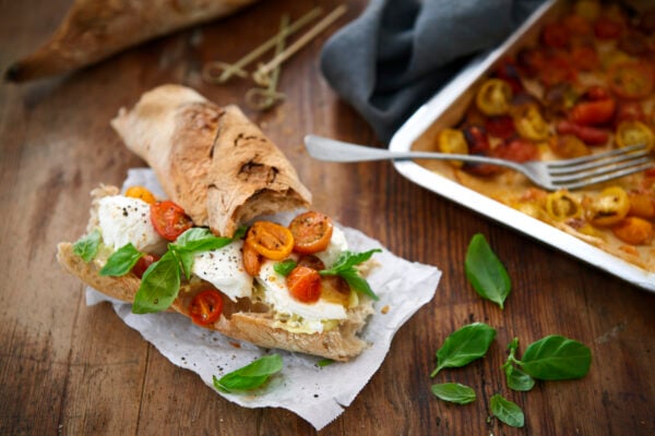 Baguette med mozzarella och ugnsbakade tomater