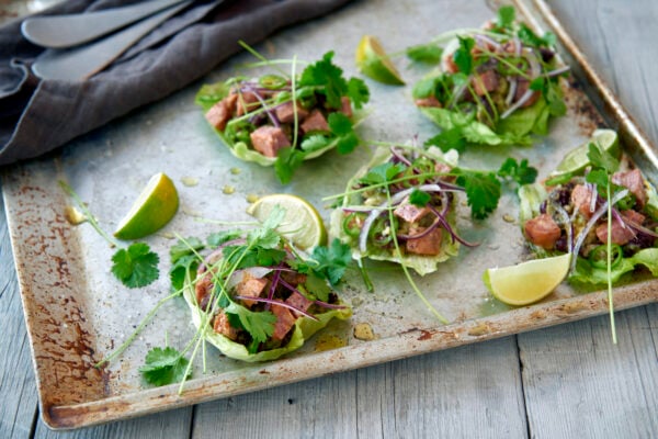 Fyllda blad med kidneybönor och salsiccia