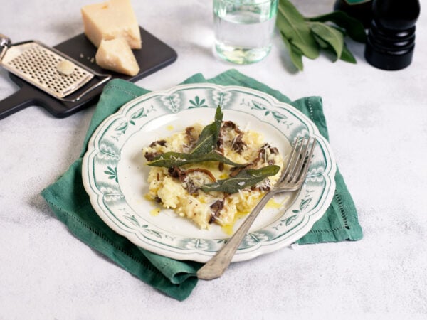 Svamprisotto med taleggio och friterad salvia