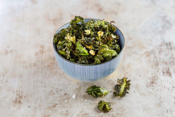 Grönkålschips med parmesan