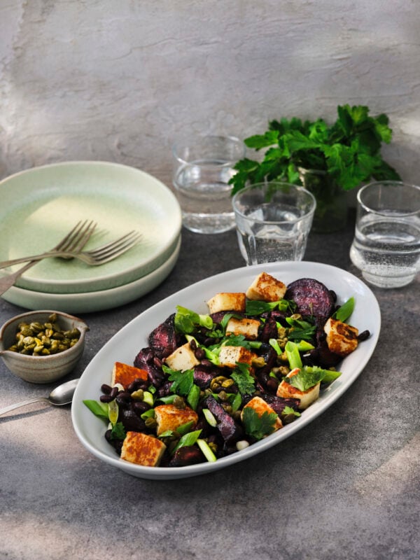 Rostade rödbetor med halloumi och bönor