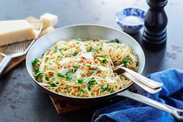 Pasta med vitlök och chili