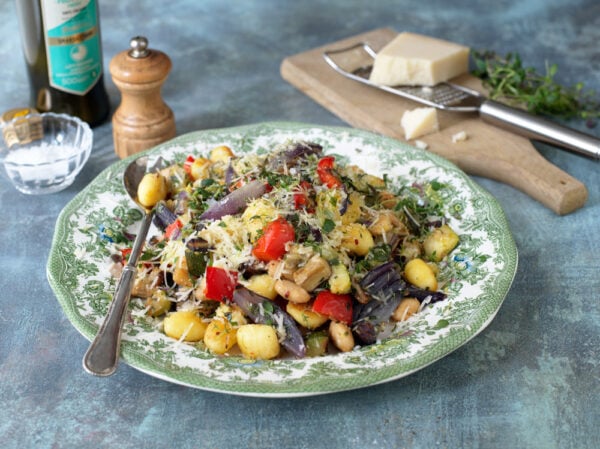 Gnocchi med rostade grönsaker och bönor