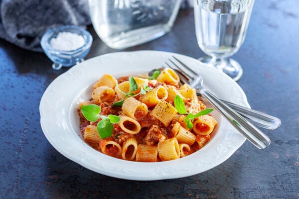 Pasta Mezze Maniche med halloumibolognese