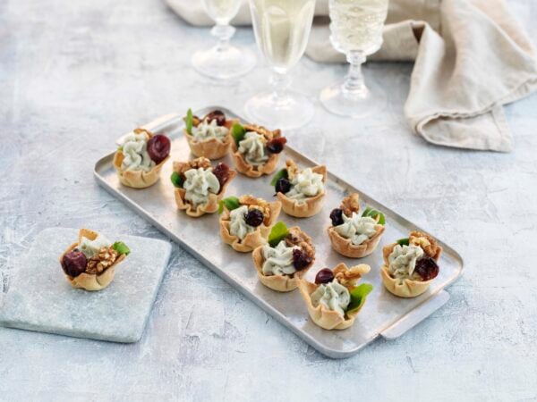 Krustader med gorgonzolaröra och rostade vindruvor