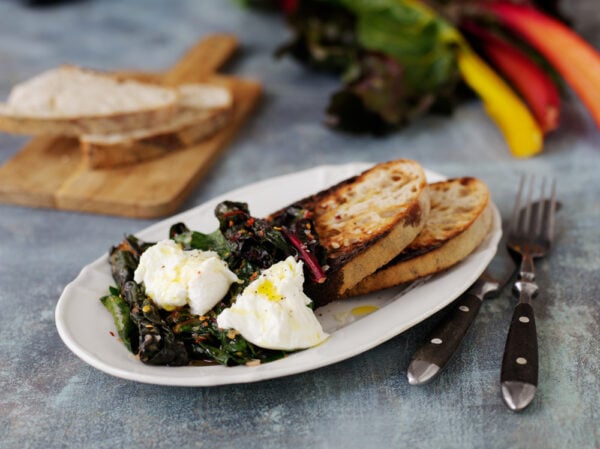 Mangold med vitlök och chili