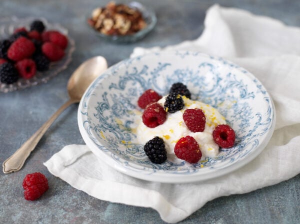 Ricotta med honung och färska bär