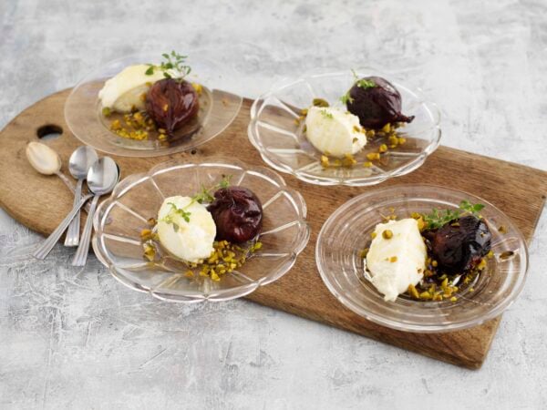 Vispad ricotta med vinkokta fikon