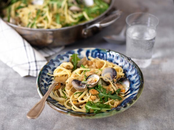 Spaghetti med kikärtor och musslor