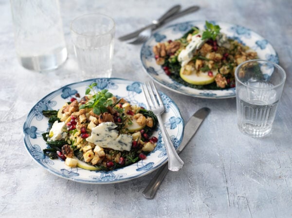 Vintersallad med gorgonzola och valnötter