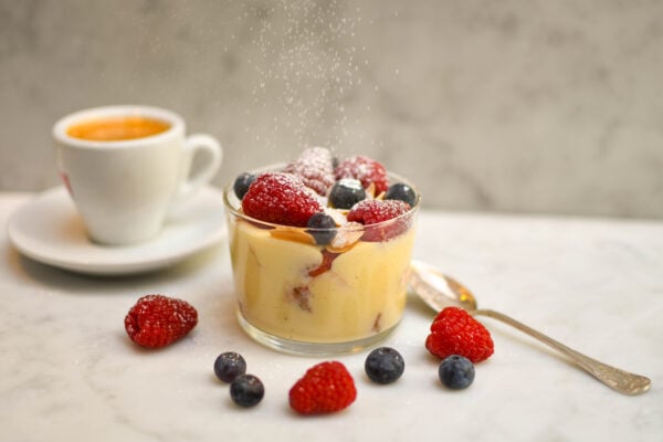 Tiramisù med hallonsås